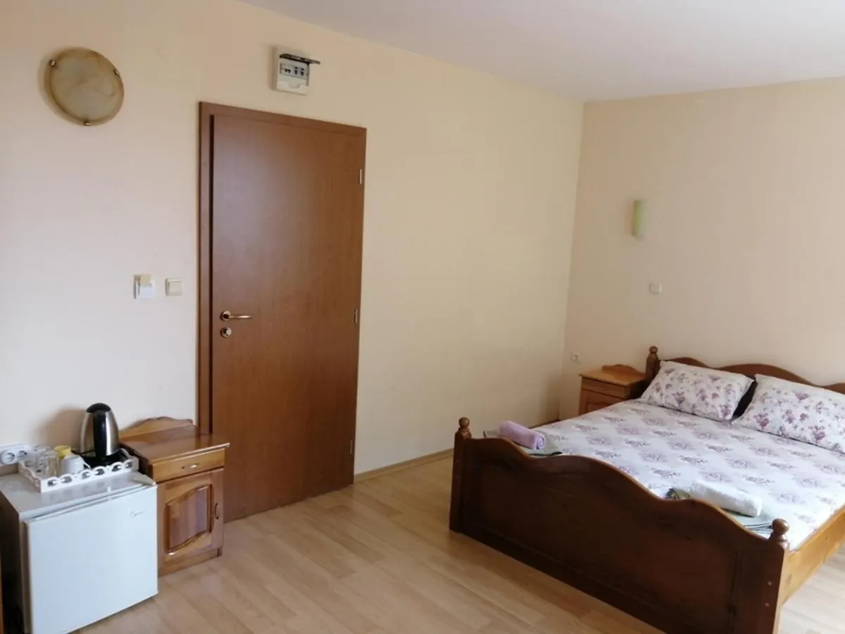 **  Guest House 